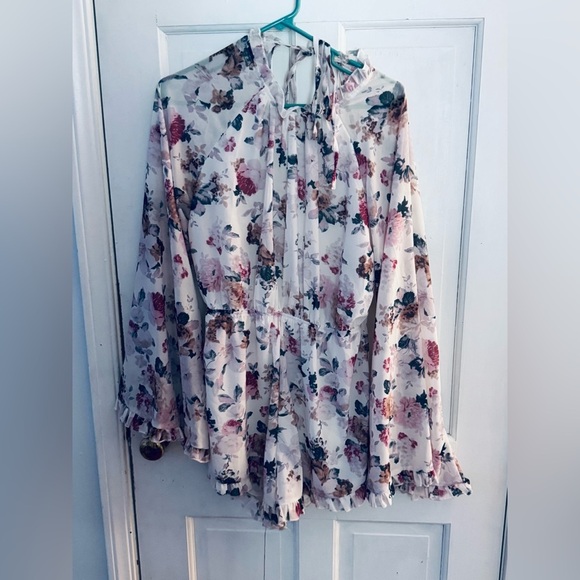 Floral Open-Back Romper - Picture 11 of 11